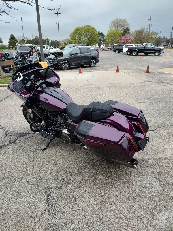 Harley-Davidson CVO Road Glide 2025 FLTRXSE POISON BERY FADE - Photo 6