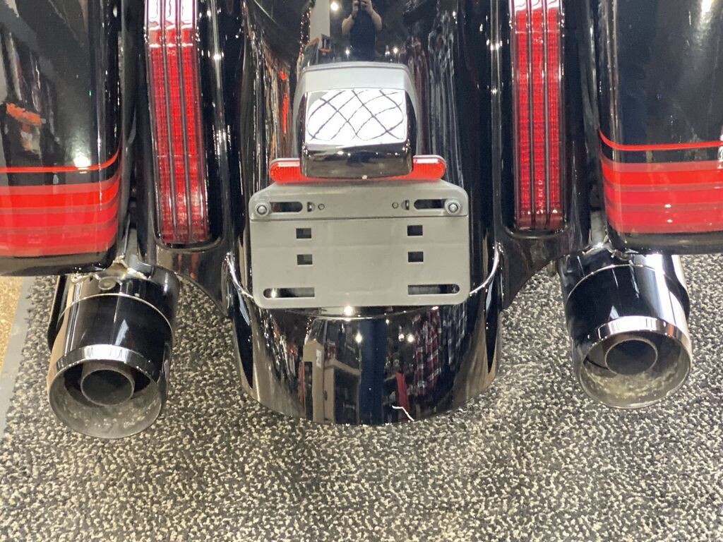Harley-Davidson CVO Road Glide 2021 FLTRXSE BLACK HOLE - Photo 8