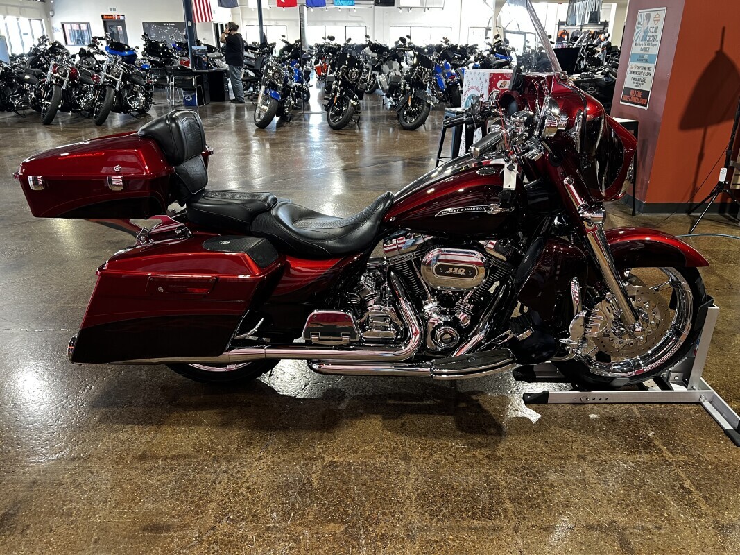 Harley-Davidson CVO Street Glide 2012 FLHXSE RED