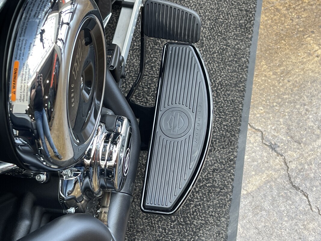 Harley-Davidson Heritage Classic 2025 FLHC VIVID BLACK - Photo 4