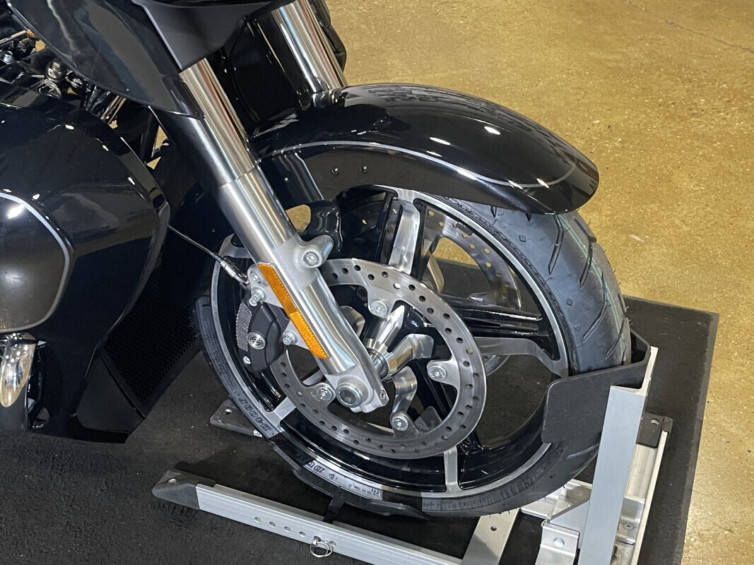 Harley-Davidson Street Glide Ultra 2025 FLHXU VIVID BLACK - Photo 2