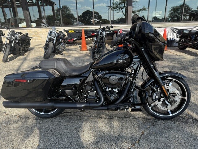 Harley-Davidson Street Glide 2025 FLHX VIVID BLACK - Photo 2