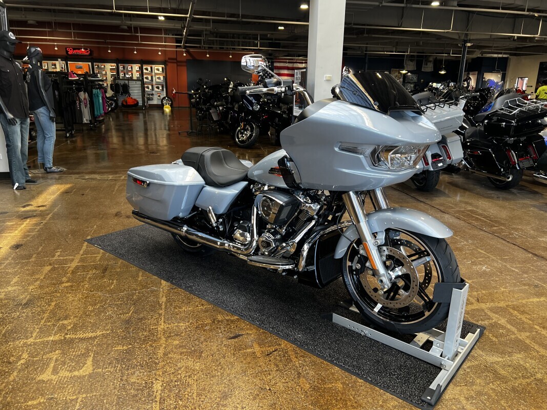 Harley-Davidson Road Glide 2025 FLTRX ATLAS SILVER