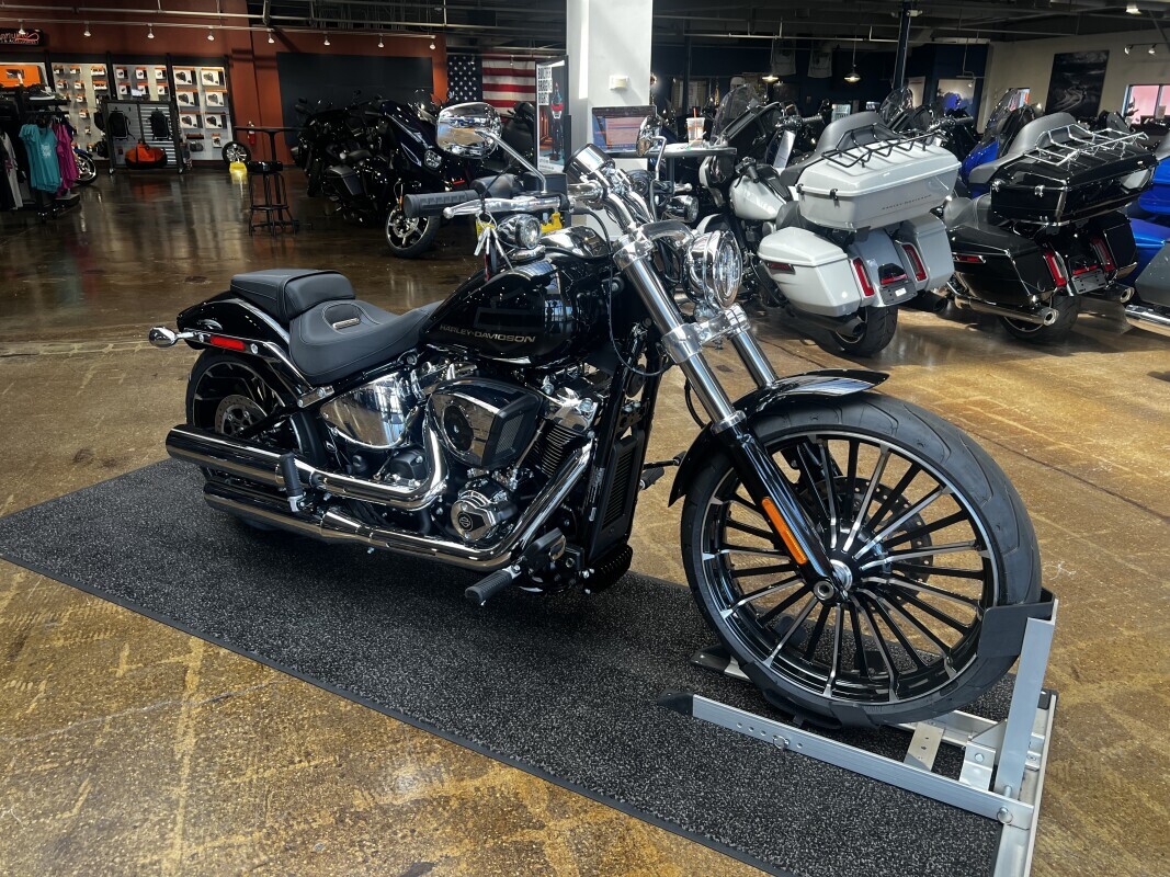 Harley-Davidson Breakout 2025 FXBR VIVID BLACK