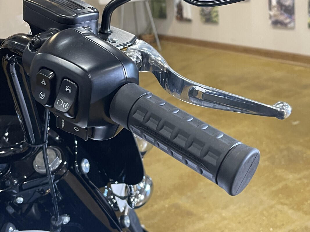 Harley-Davidson Heritage Classic 2025 FLHC WHITE ONYX PRL - Photo 3