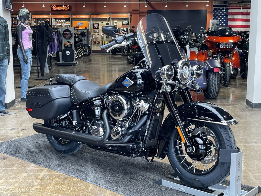 Harley-Davidson Heritage Classic 2025 FLHC VIVID BLACK