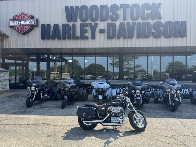 Harley-Davidson® 1200 Custom 2013 XL1200C BLACK