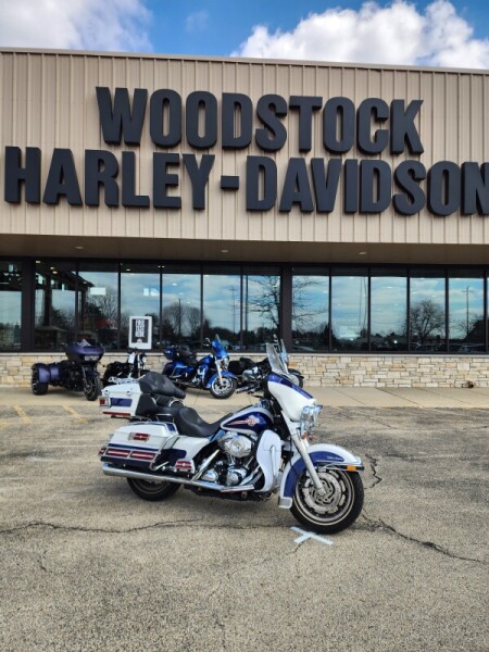 Harley-Davidson® Electra Glide® Ultra Classic® 2007 FLHTCU WHITE