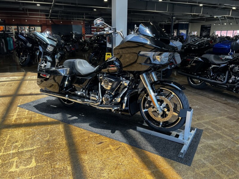 Harley-Davidson® Road Glide™ 2025 FLTRX VIVID BLACK