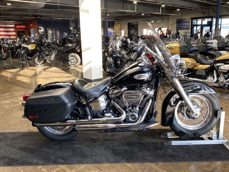 Harley-Davidson® Heritage Classic 107 2021 FLHC VIVID BLACK