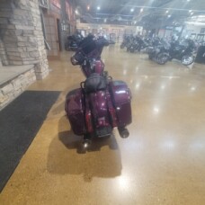 Harley-Davidson® CVO™ Street Glide™ 2025 FLHXSE POISON BERY FDE thumb 3