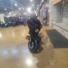 Harley-Davidson® CVO™ Street Glide™ 2025 FLHXSE POISON BERY FDE thumb 1