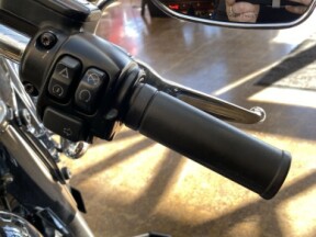 Harley-Davidson® Heritage Classic 107 2021 FLHC VIVID BLACK thumb 0