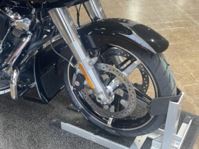 Harley-Davidson® Road Glide™ 2025 FLTRX VIVID BLACK thumb 3