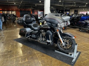Harley-Davidson® Ultra Limited 2018 FLHTK GRAY/BLACK DENIM thumb 2