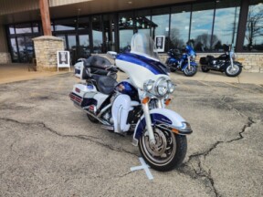 Harley-Davidson® Electra Glide® Ultra Classic® 2007 FLHTCU WHITE thumb 2