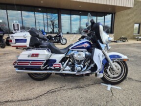 Harley-Davidson® Electra Glide® Ultra Classic® 2007 FLHTCU WHITE thumb 3