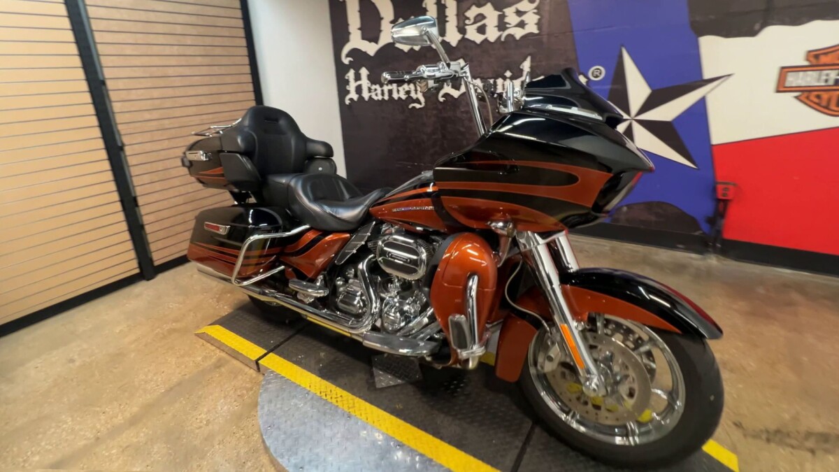 2015 Harley-Davidson CVO Road Glide Ultra - Photo 6