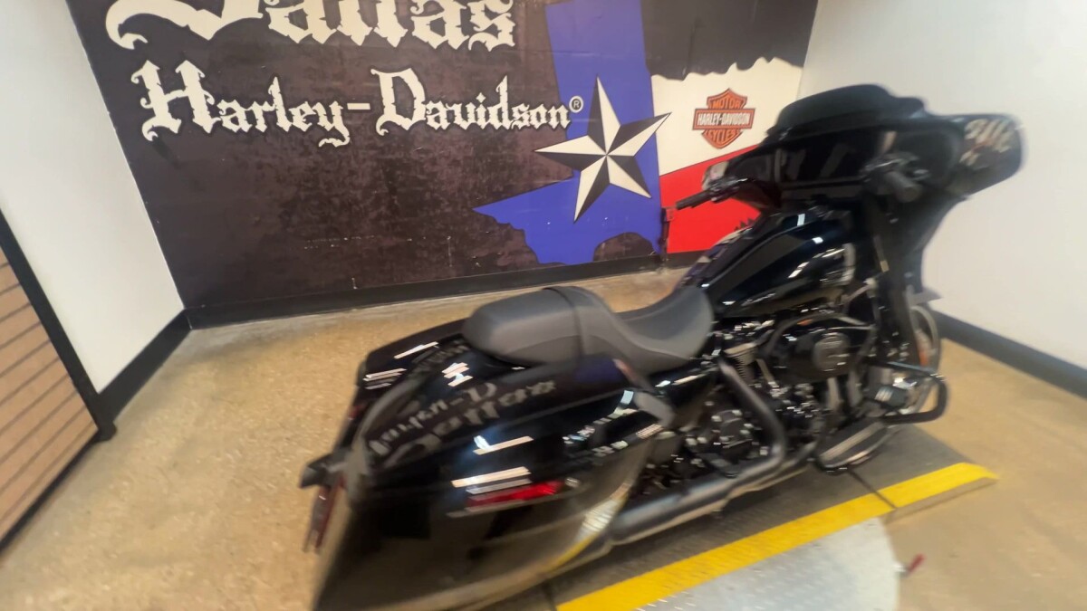 2025 Harley-Davidson Street Glide FLHX - Photo 4
