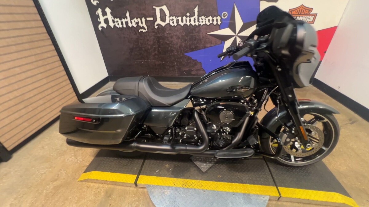 2025 Harley-Davidson Street Glide FLHX - Photo 4