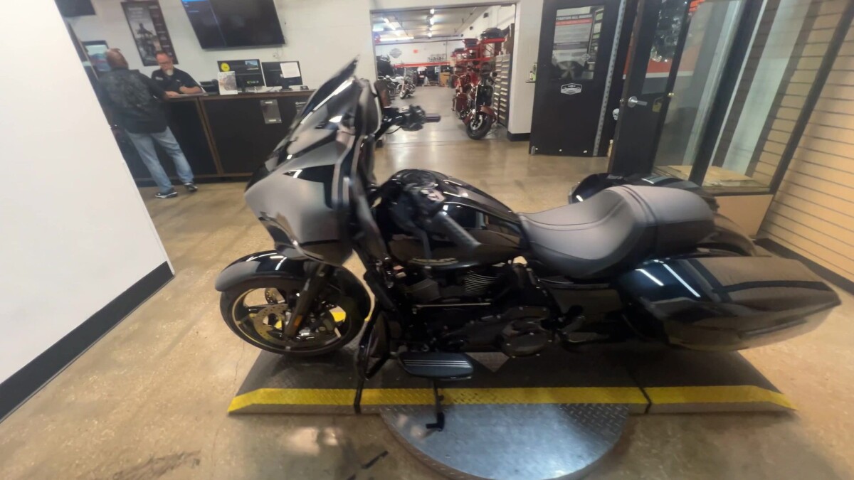 2025 Harley-Davidson Street Glide FLHX - Photo 9