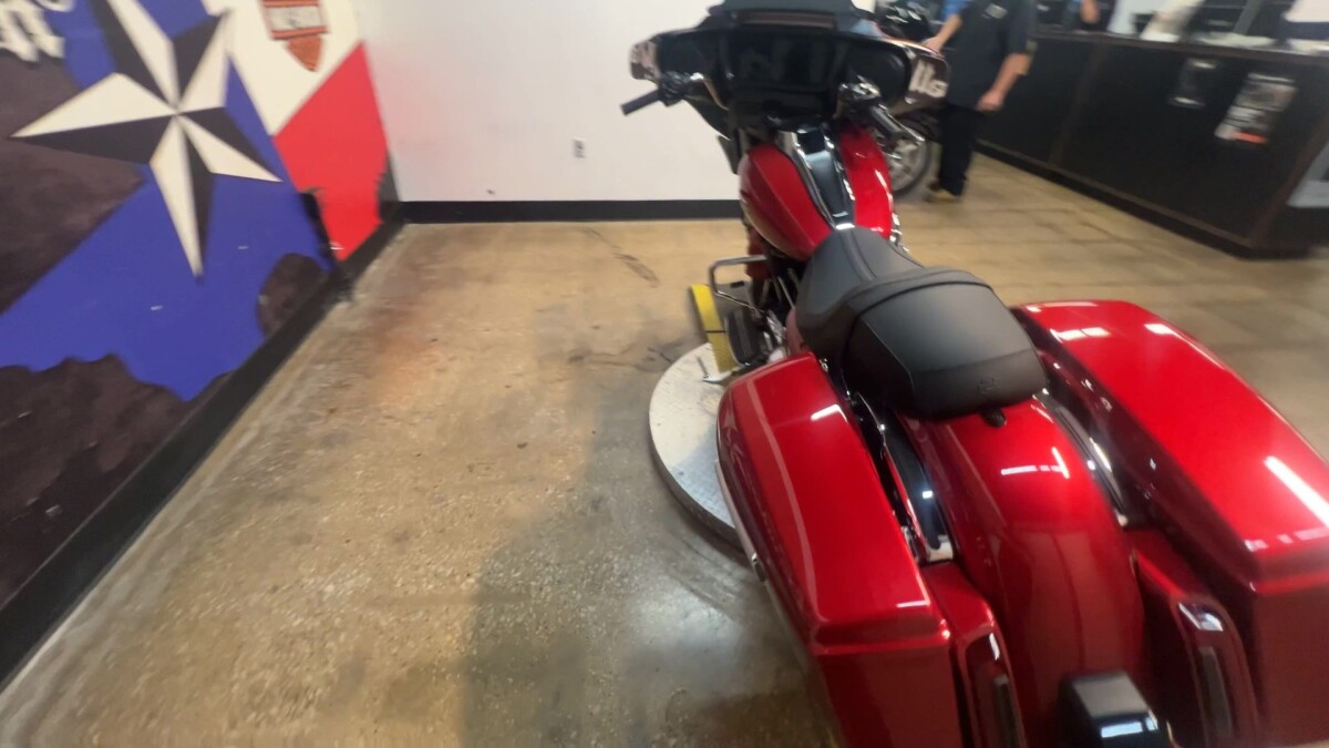 2025 Harley-Davidson Street Glide FLHX - Photo 2