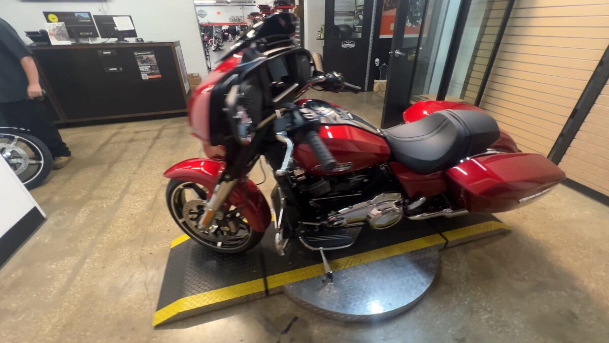 2025 Harley-Davidson Street Glide FLHX - Photo 8
