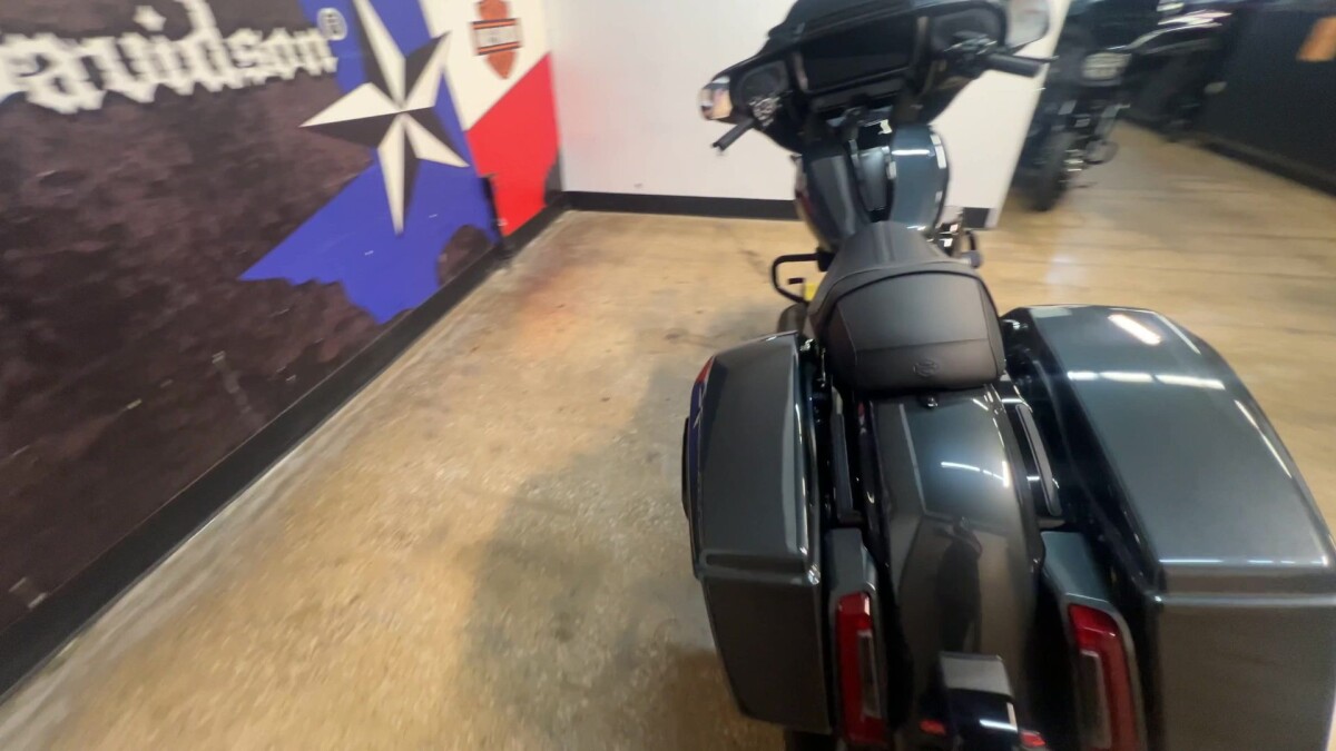 2025 Harley-Davidson Street Glide FLHX - Photo 2