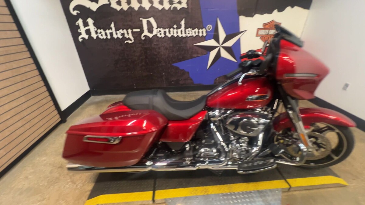 2025 Harley-Davidson Street Glide FLHX - Photo 4