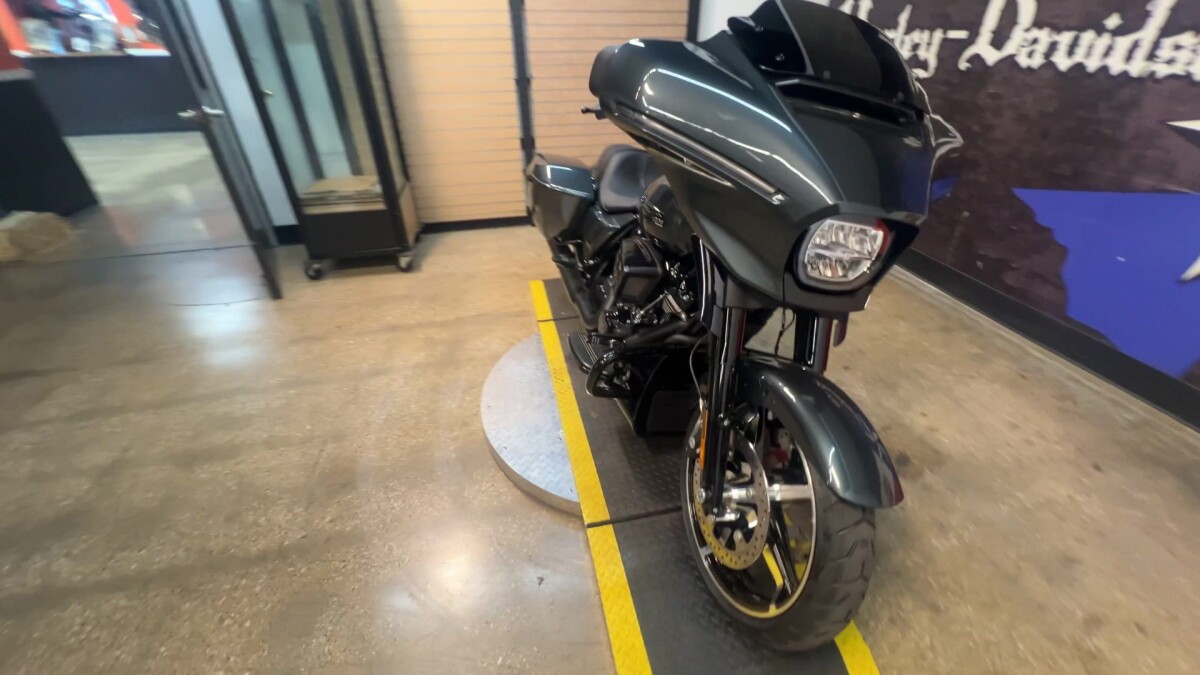 2025 Harley-Davidson Street Glide FLHX - Photo 6