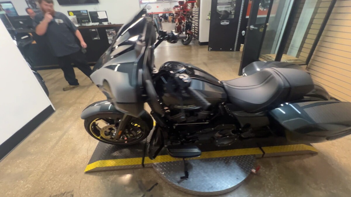 2025 Harley-Davidson Street Glide FLHX - Photo 8