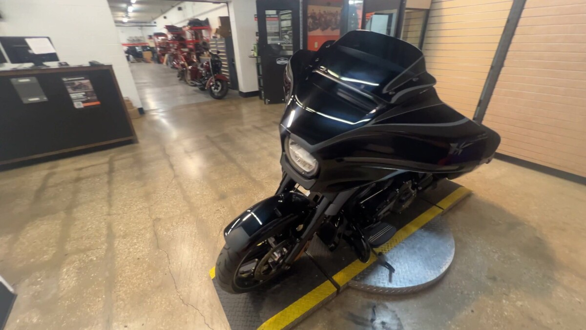 2025 Harley-Davidson Street Glide FLHX - Photo 8