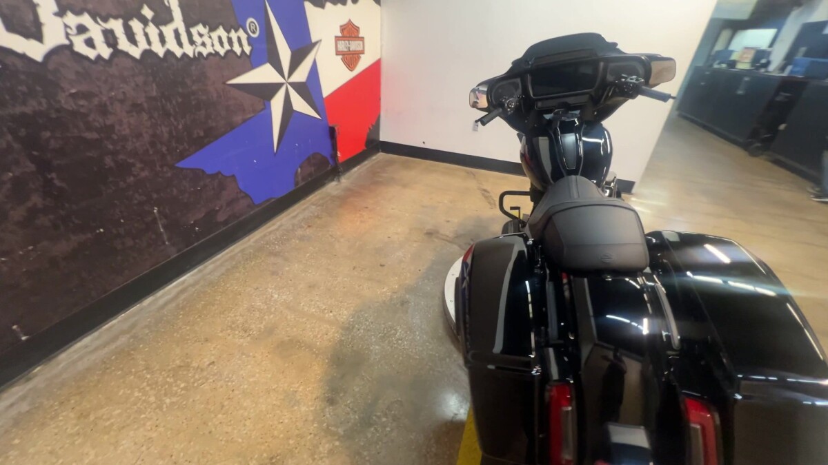 2025 Harley-Davidson Street Glide FLHX - Photo 3