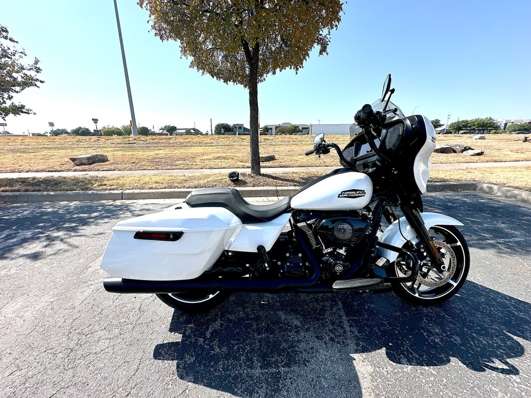 2024 Harley-Davidson Street Glide FLHX - Photo 2
