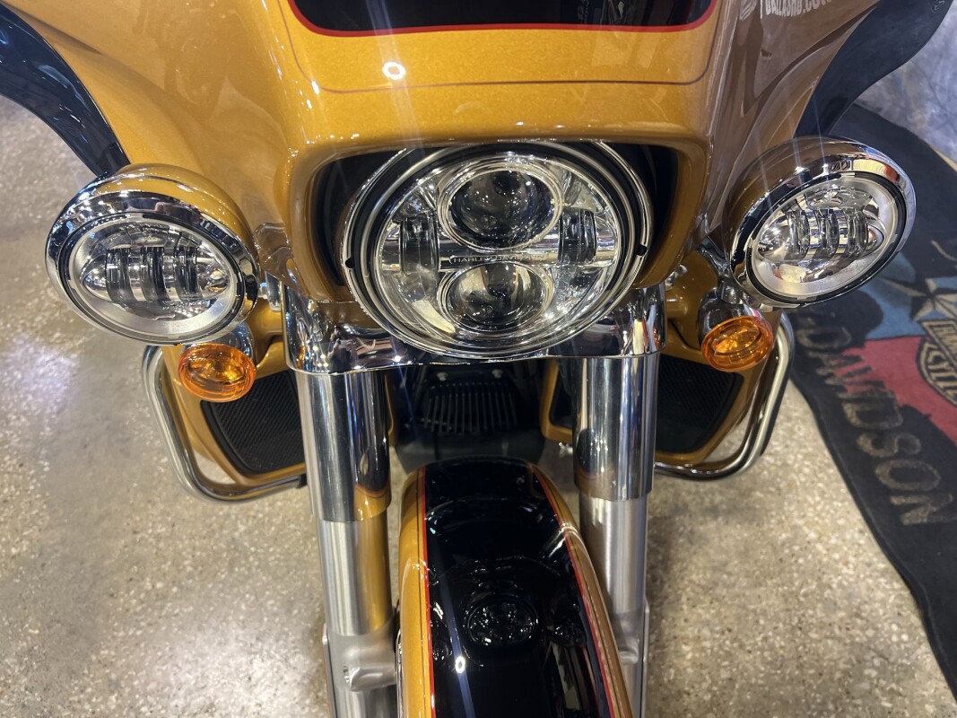 2023 Harley-Davidson Tri Glide Ultra FLHTCUTG - Photo 10