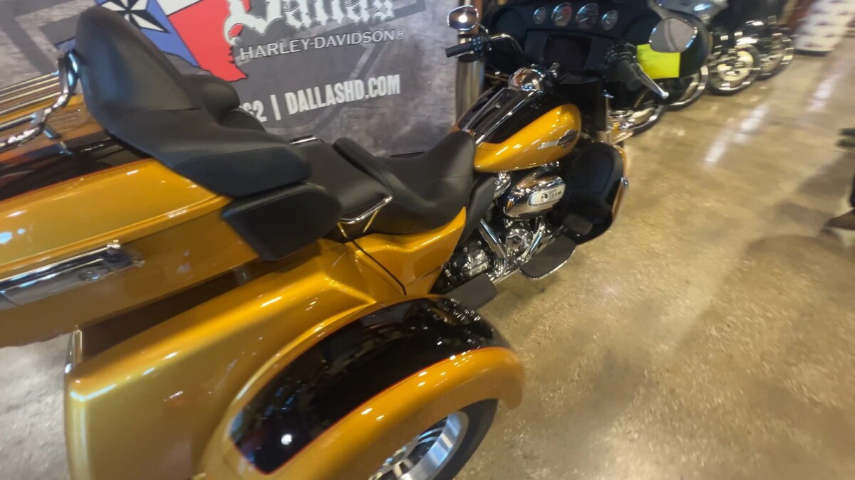 2023 Harley-Davidson Tri Glide Ultra FLHTCUTG - Photo 3
