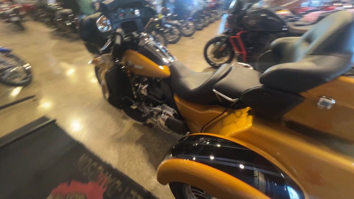 2023 Harley-Davidson Tri Glide Ultra FLHTCUTG - Photo 8