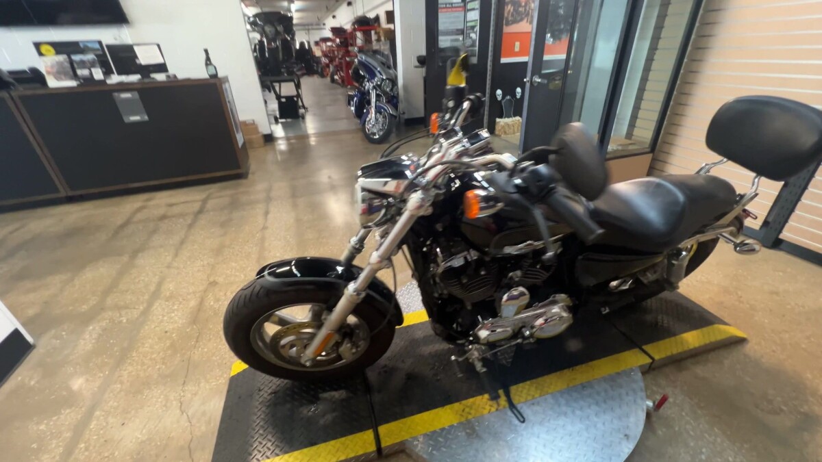2014 Harley-Davidson 1200 Custom XL1200C - Photo 8