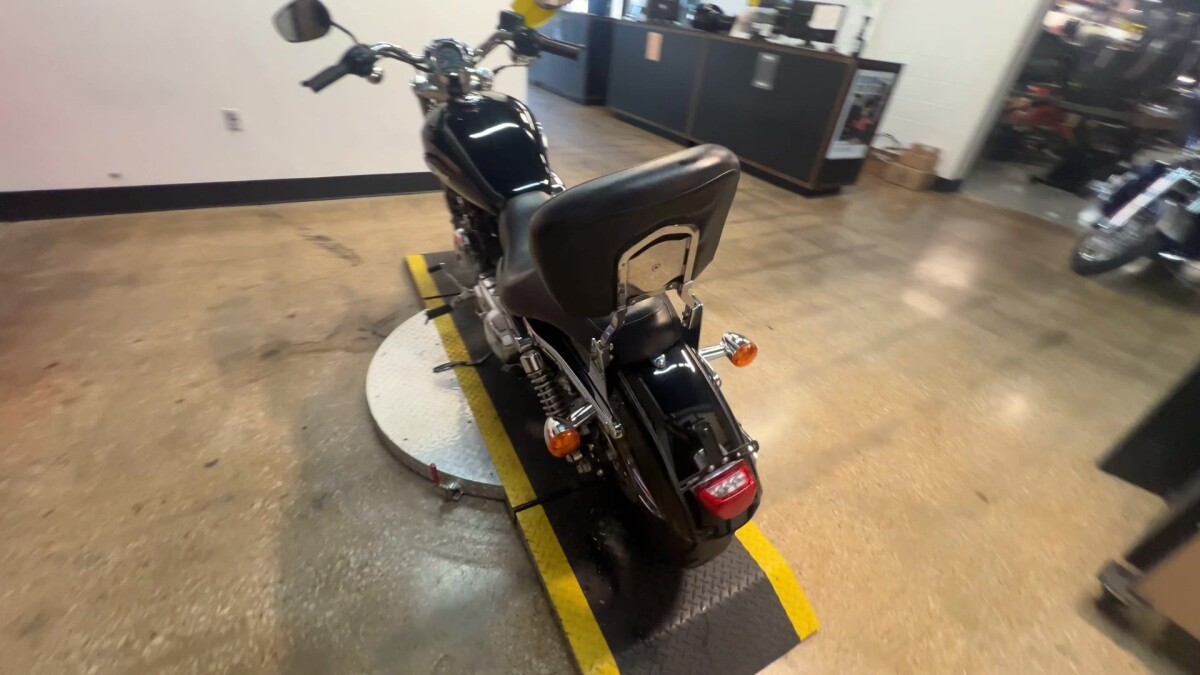 2014 Harley-Davidson 1200 Custom XL1200C - Photo 2