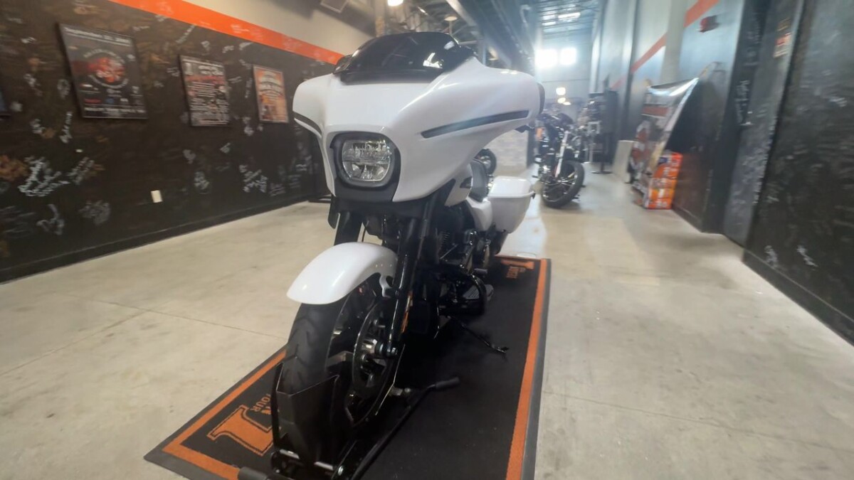 FLHX 2025 Street Glide - Photo 8