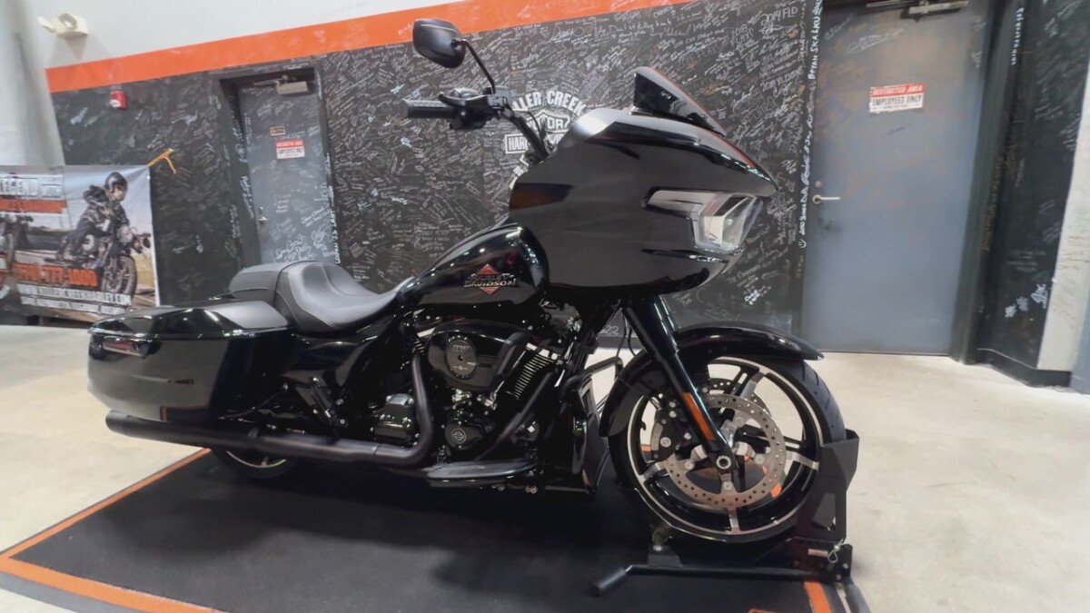 FLTRX 2025 Road Glide - Photo 6