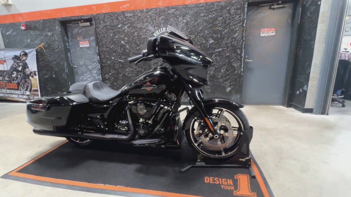 FLHX 2025 Street Glide - Photo 6
