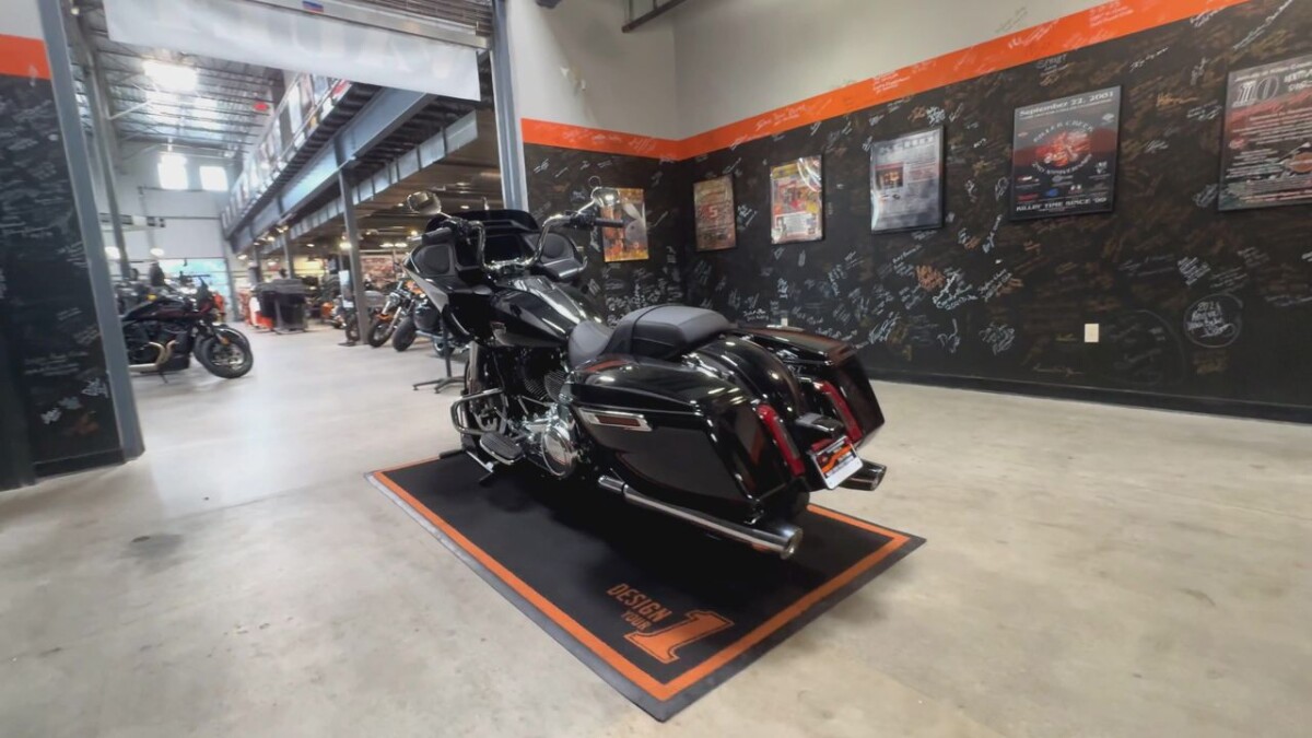 FLTRX 2025 Road Glide - Photo 2