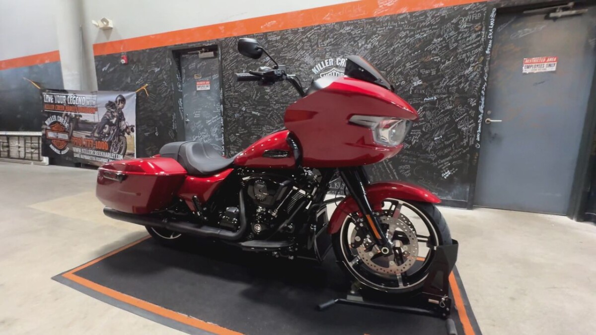 FLTRX 2025 Road Glide - Photo 6