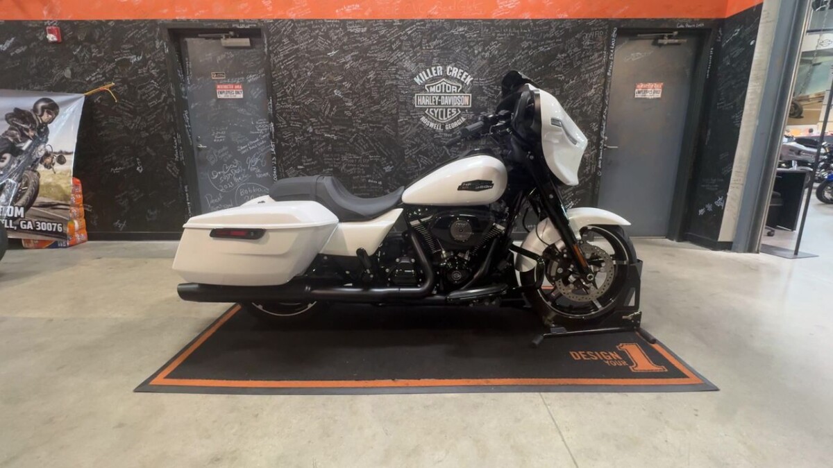 FLHX 2025 Street Glide - Photo 5