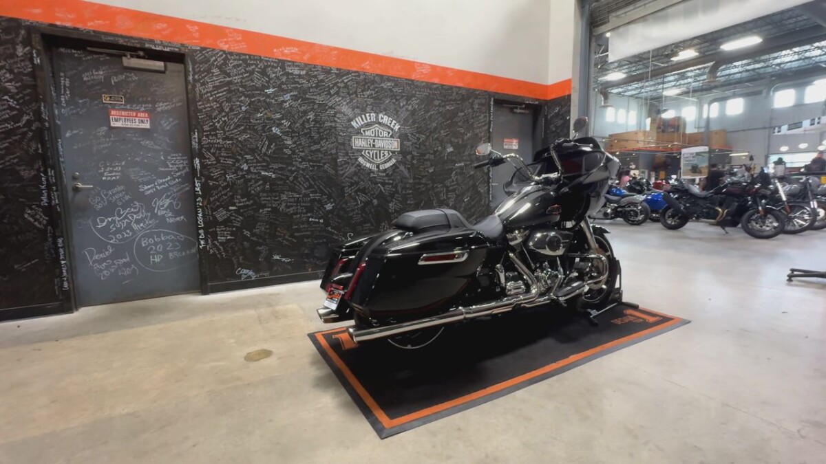 FLTRX 2025 Road Glide - Photo 4