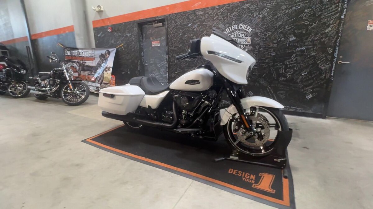 FLHX 2025 Street Glide - Photo 6