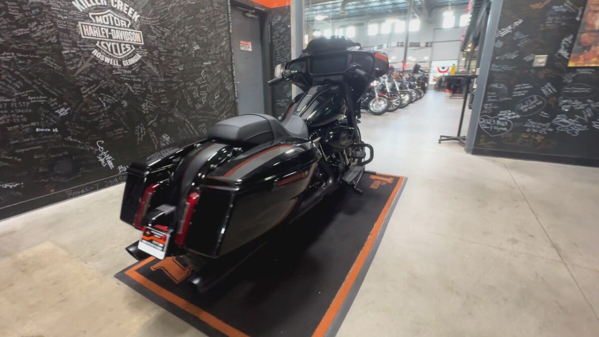 FLHX 2025 Street Glide - Photo 4