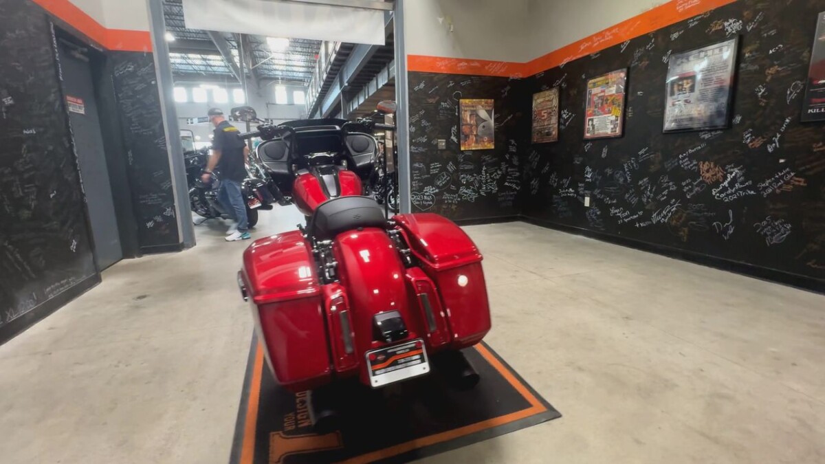FLTRX 2025 Road Glide - Photo 3