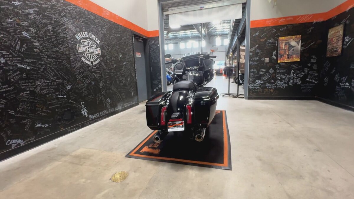 FLTRX 2025 Road Glide - Photo 3